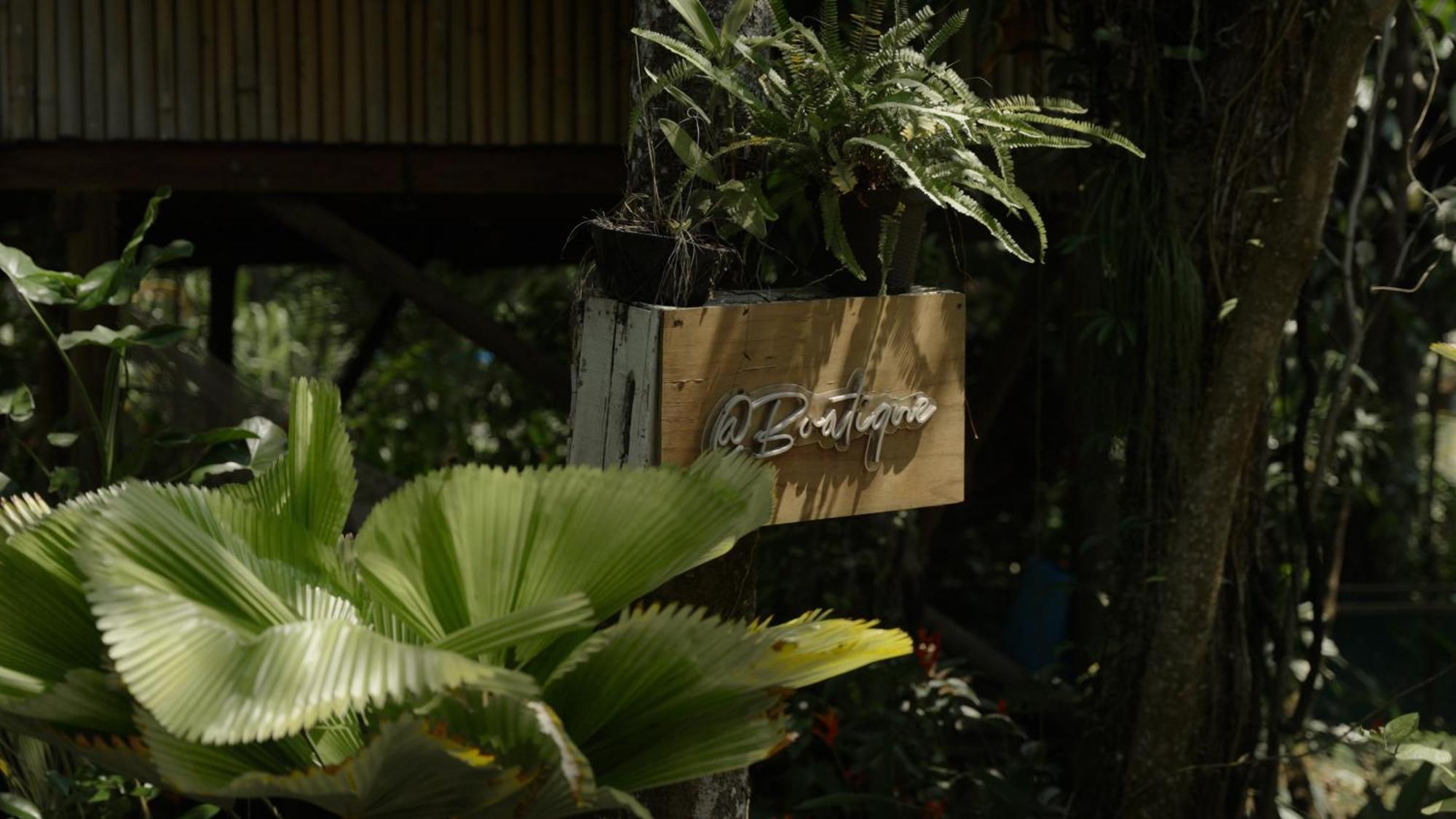 Boatique Hotel And Marina Rio Dulce Town Buitenkant foto
